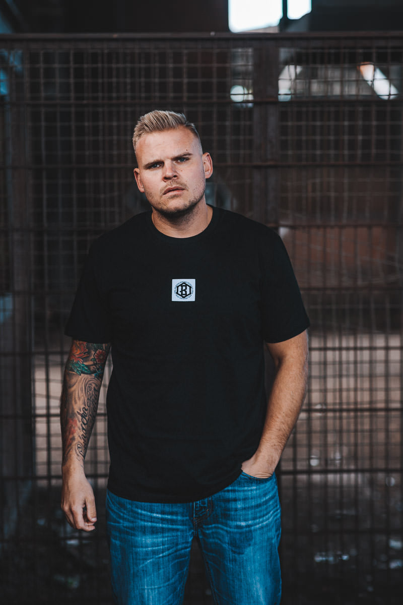 T-Shirt | LABEL | black