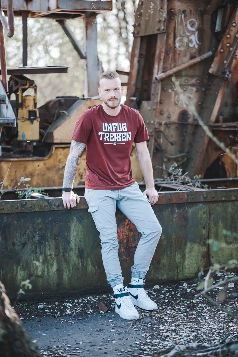 T-Shirt | UNFUG TREIBEN | dark red