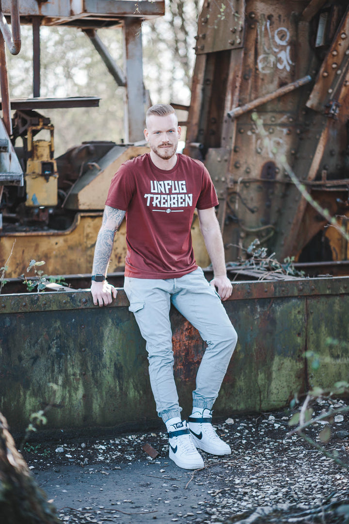 T-Shirt | UNFUG TREIBEN | dark red