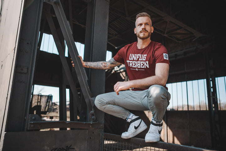 T-Shirt | UNFUG TREIBEN | dark red
