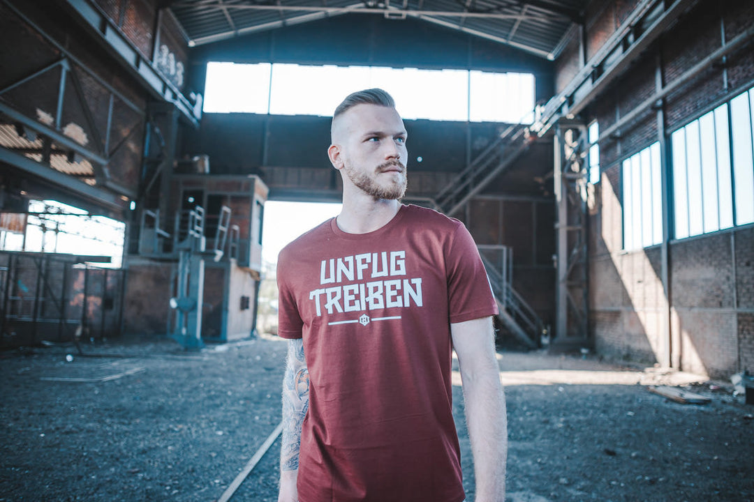 T-Shirt | UNFUG TREIBEN | dark red